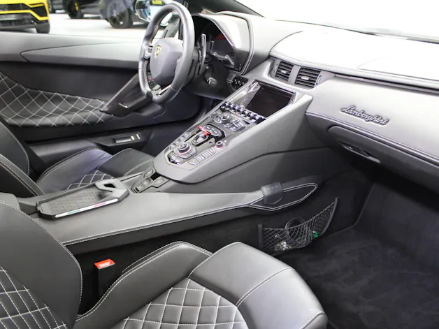 Lamborghini Aventador S LP740-4 Roadster E-Gear