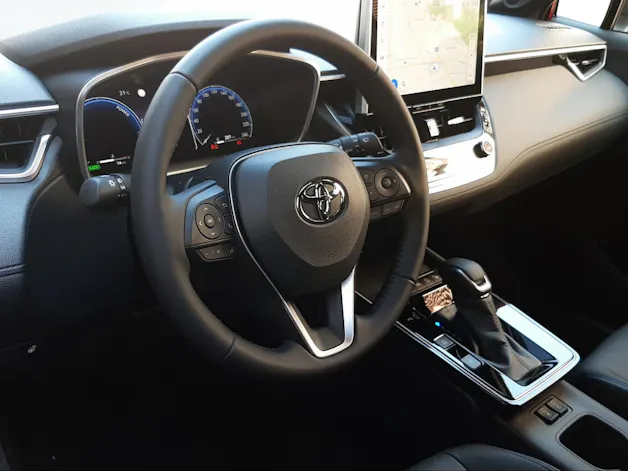 Toyota Corolla Cross 2.0 HSD Premium AWD-i