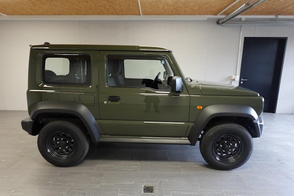 Vehicle image 4