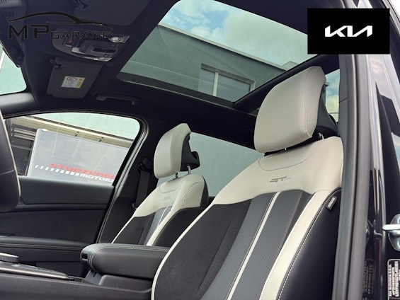 Vehicle image 14 Vehicle image 14