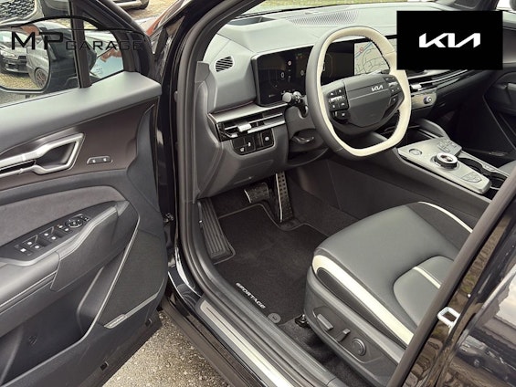 Vehicle image 13 Vehicle image 13