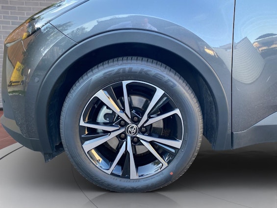 Vehicle image 9 Vehicle image 9