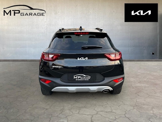 Vehicle image 4 Vehicle image 4