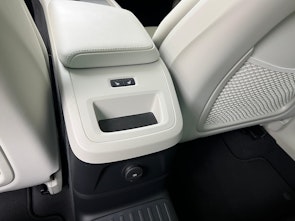 Vehicle image VOLVO XC60 2.0 T8 TE Plus Bright eAWD