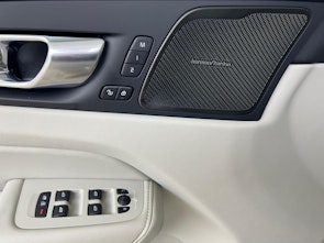 Vehicle image VOLVO XC60 2.0 T8 TE Plus Bright eAWD