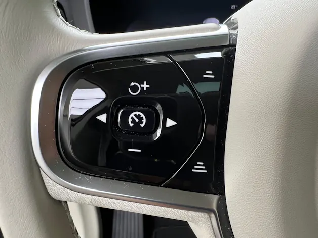 Volvo XC60 2.0 T8 TE Plus Bright eAWD / Jetzt mit attraktivem 1.9% Leasing!