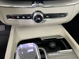 Volvo XC60 2.0 T8 TE Plus Bright eAWD / Jetzt mit attraktivem 1.9% Leasing!