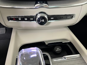 Vehicle image VOLVO XC60 2.0 T8 TE Plus Bright eAWD