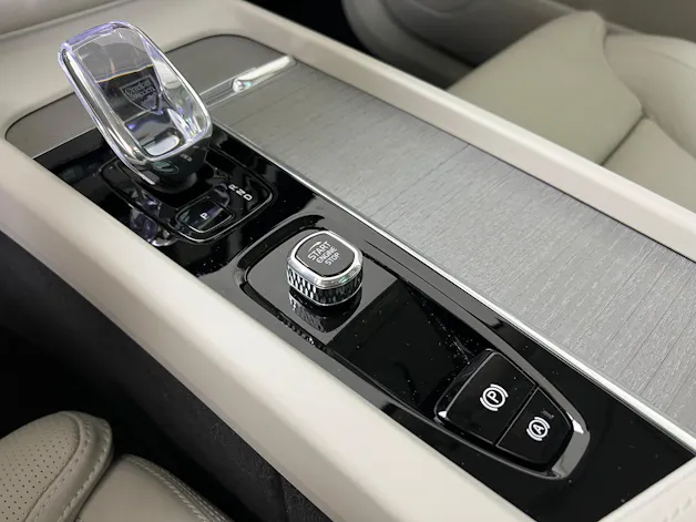 Volvo XC60 2.0 T8 TE Plus Bright eAWD / Jetzt mit attraktivem 1.9% Leasing!