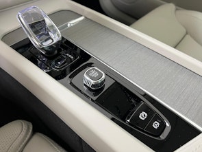 Vehicle image VOLVO XC60 2.0 T8 TE Plus Bright eAWD