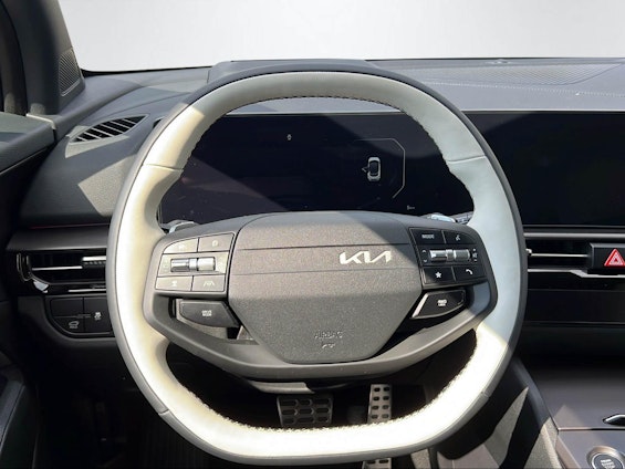 Vehicle image 4 Vehicle image 4