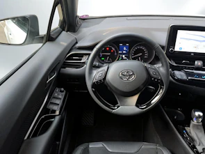 Fahrzeugbild TOYOTA C-HR 2.0 VVTi HSD Move