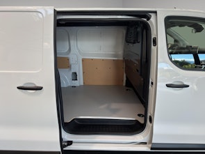 Vehicle image PEUGEOT e-Expert Kaw. Standard 75 kWh