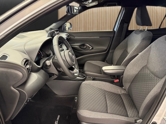 Vehicle image 11
