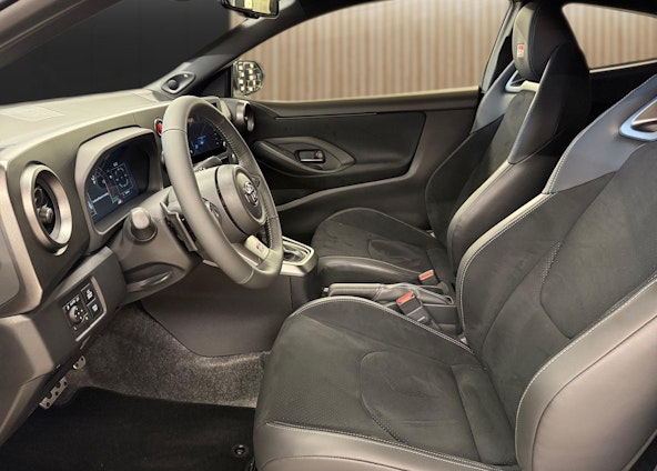 Vehicle image 10 Vehicle image 10