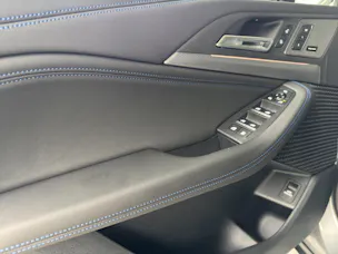 BMW 230e xDrive paddles Active Tourer