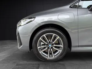 BMW 230e xDrive paddles Active Tourer