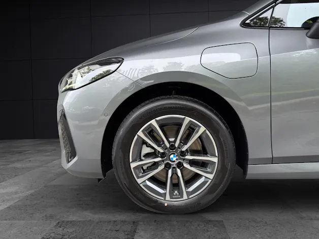 BMW 230e xDrive paddles Active Tourer