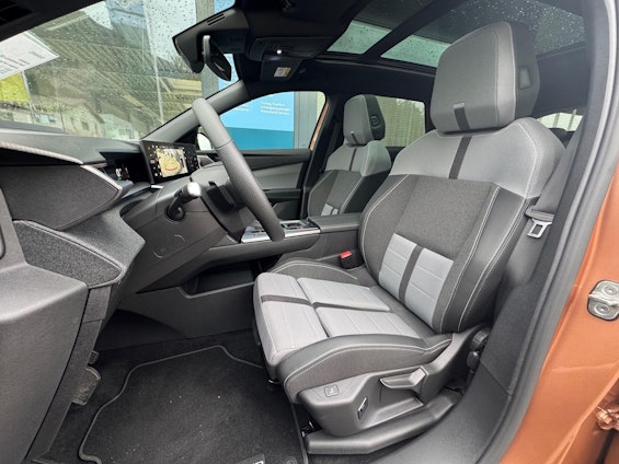 Vehicle image 9 Vehicle image 9