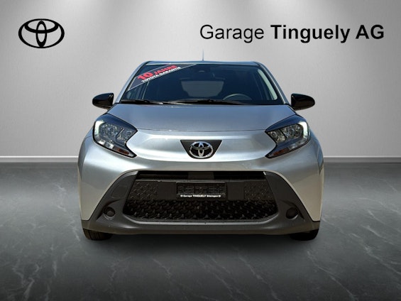 First vehicle image