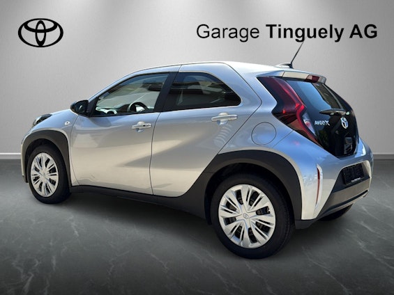 Vehicle image 10