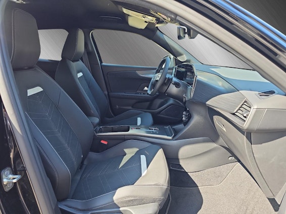 Vehicle image 14 Vehicle image 14