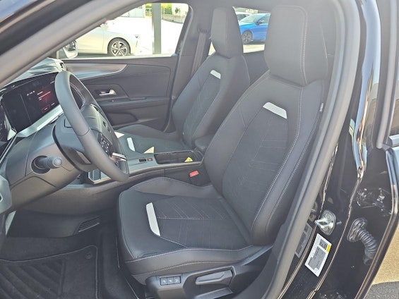 Vehicle image 16 Vehicle image 16