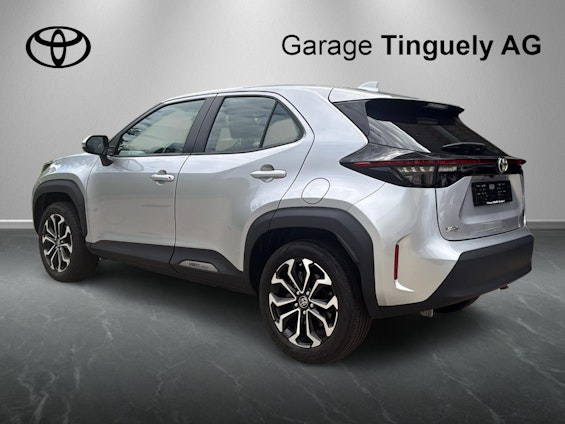 Vehicle image 10