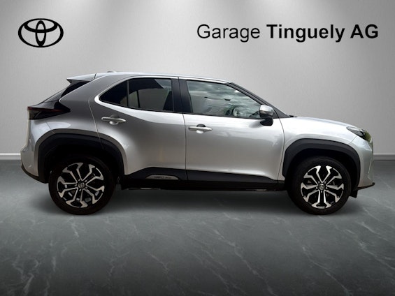 Vehicle image 6