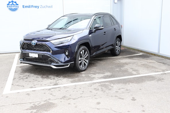 First vehicle image