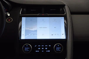 image du véhicule JAGUAR E-Pace 1.5 T 270e R-Dynamic HSE AWD