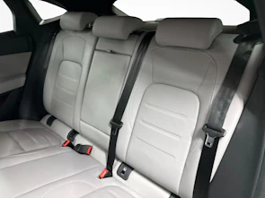 image du véhicule JAGUAR E-Pace 1.5 T 270e R-Dynamic HSE AWD