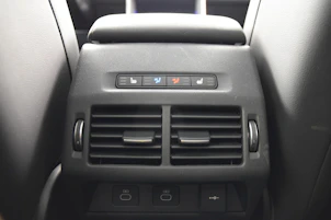 Fahrzeugbild LAND ROVER Discovery Sport 2.0 D I4 200 Dynamic SE