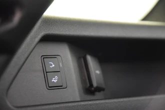 https://vehicle.imgix.net/3979169/fb9b5daa-6880-486e-8569-c1d6d62e1726.JPG