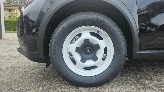 Opel Frontera 1.2 T HEV Edition