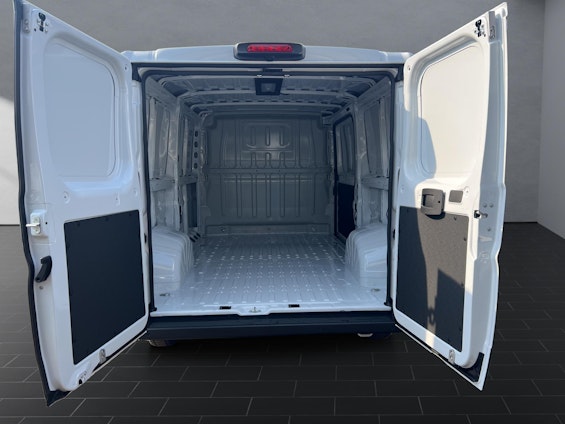 Vehicle image 6 Vehicle image 6