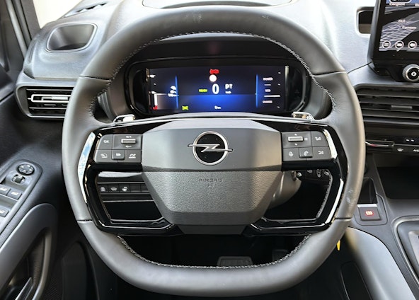 Vehicle image 3 Vehicle image 3