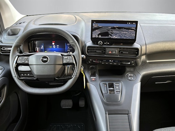 Vehicle image 4 Vehicle image 4