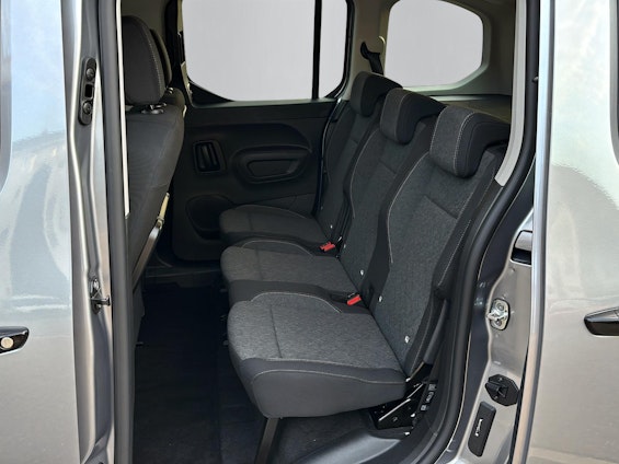 Vehicle image 6 Vehicle image 6