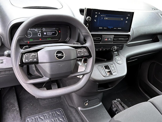 Vehicle image 4 Vehicle image 4