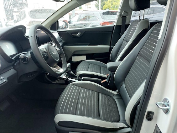 Vehicle image 18