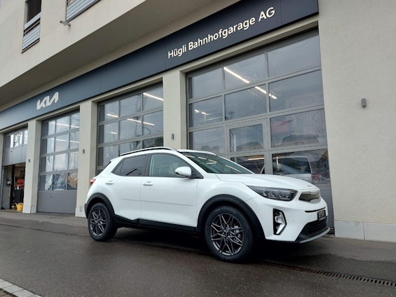 First vehicle image