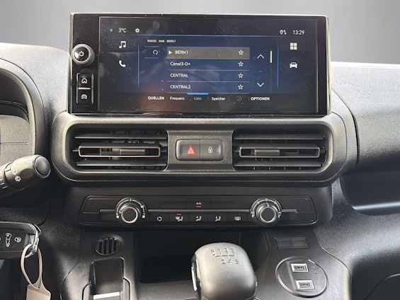 Vehicle image 5 Vehicle image 5