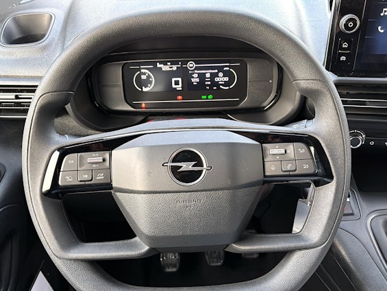 Vehicle image 3 Vehicle image 3