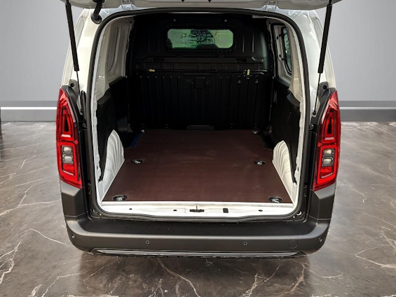 Vehicle image 10 Vehicle image 10