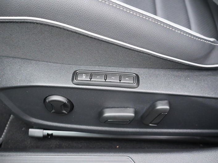 Vehicle image VW GOLF