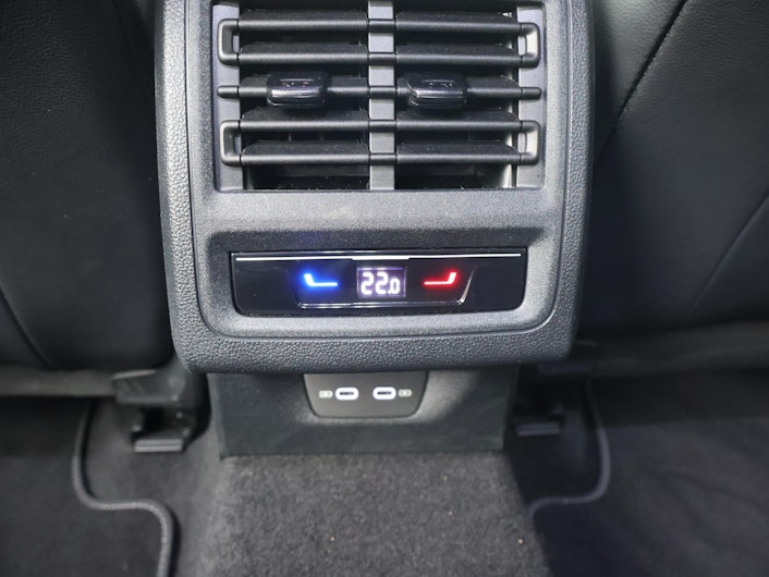 Vehicle image VW GOLF