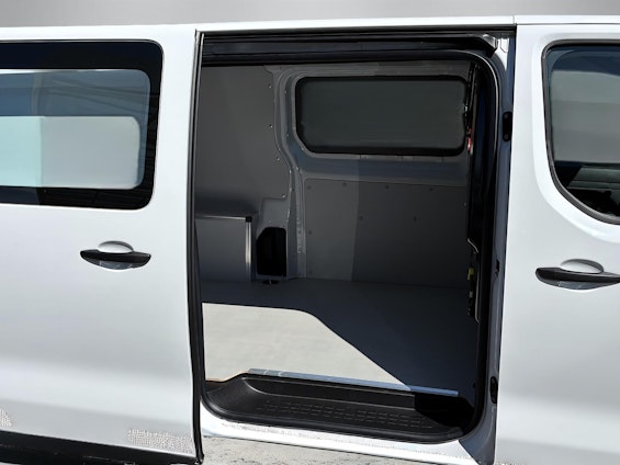 Vehicle image 6 Vehicle image 6