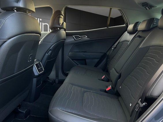 Vehicle image 9 Vehicle image 9