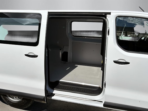 Vehicle image 6 Vehicle image 6